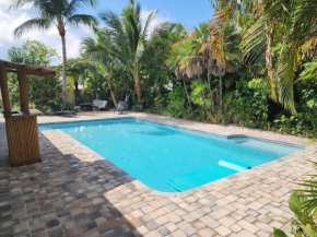 Thumb Point Oasis w Heated Pool walk to beach